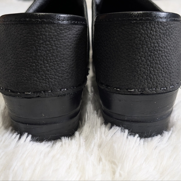 Sanita Black Professional Textured Oil Clog Size 37 Wide - Picture 7 of 12